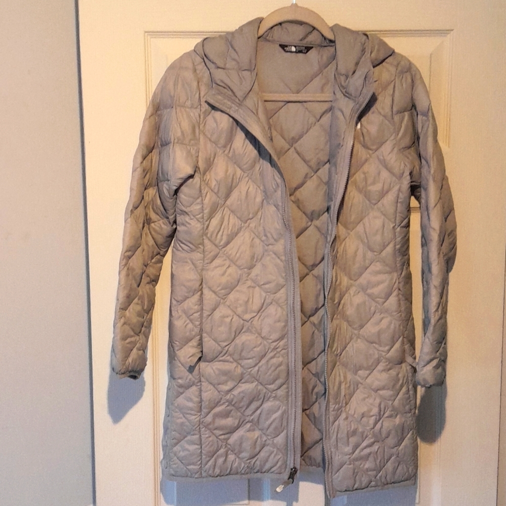 The North Face Girl (Youth) Knee Length Grey Winter Jacket. SIZE 14-16